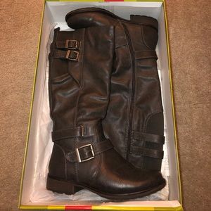 GRAY KNEE HIGH BOOTS